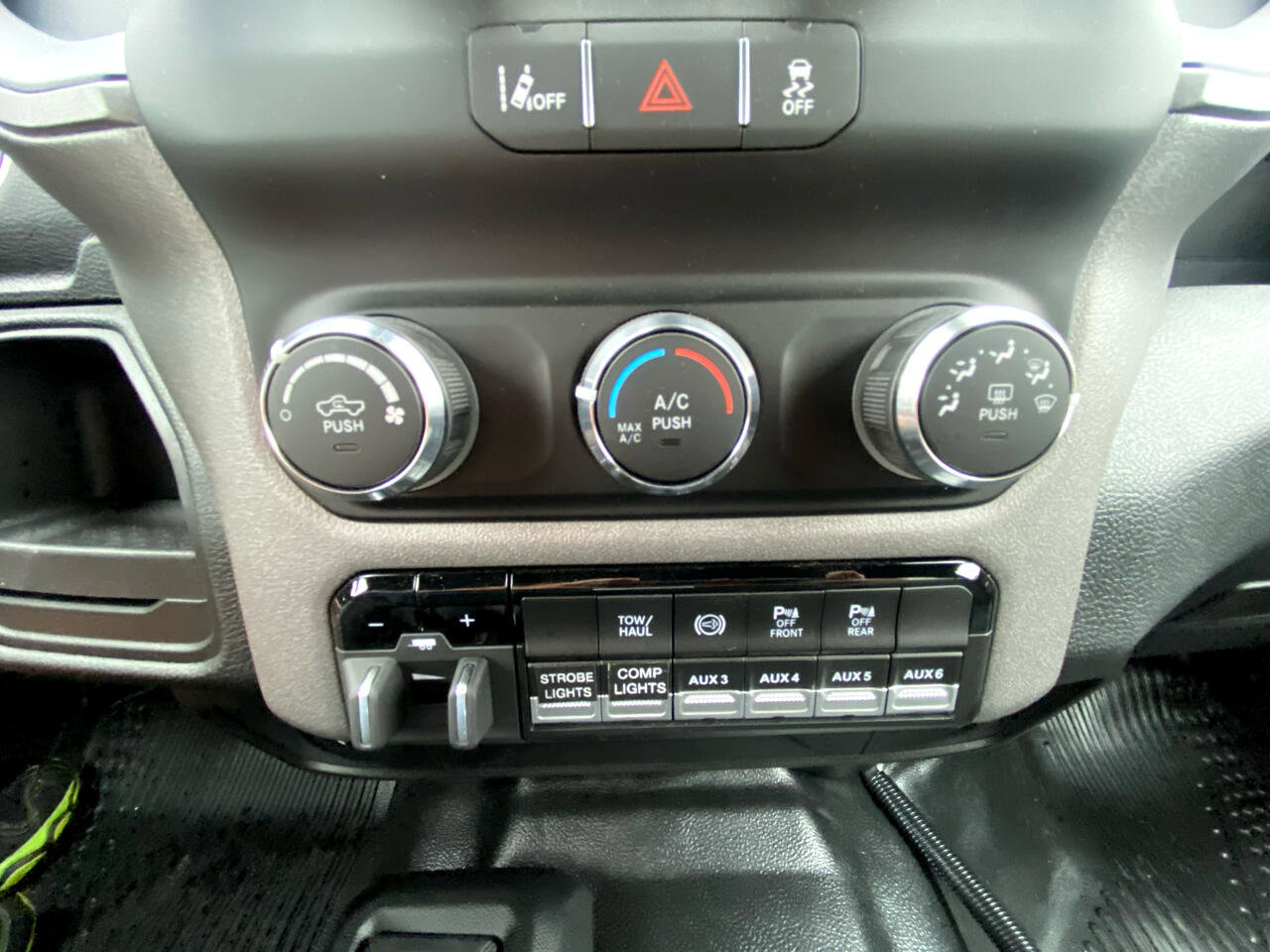 Used 2024 RAM 3500 Tradesman w/ Safety Group image 32