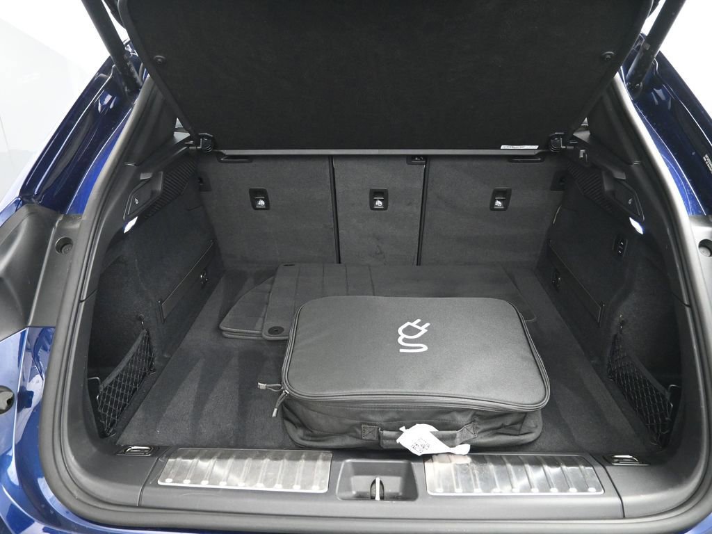 Certified 2024 Porsche Macan Turbo Electric image 27