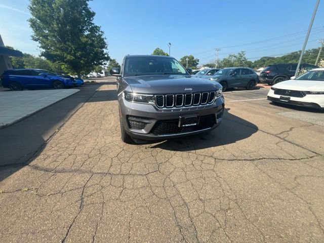 Used 2023 Jeep Grand Cherokee Laredo AWD/4WD image 28