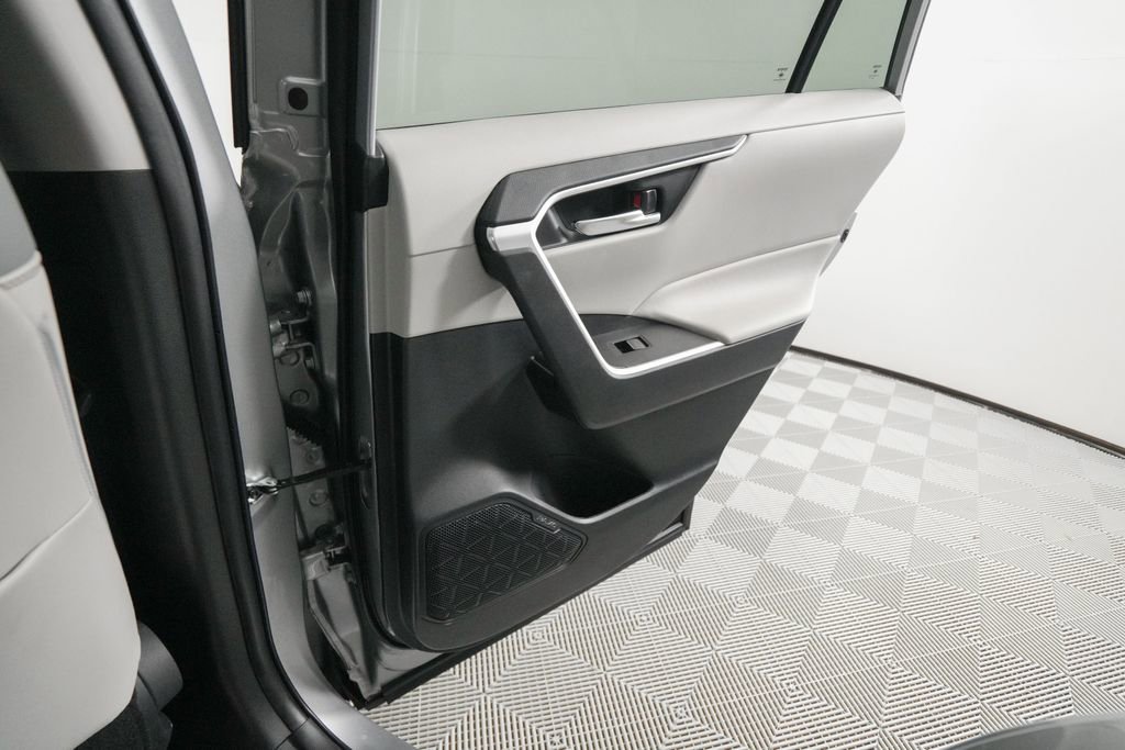 Used 2023 Toyota RAV4 XLE Premium image 17