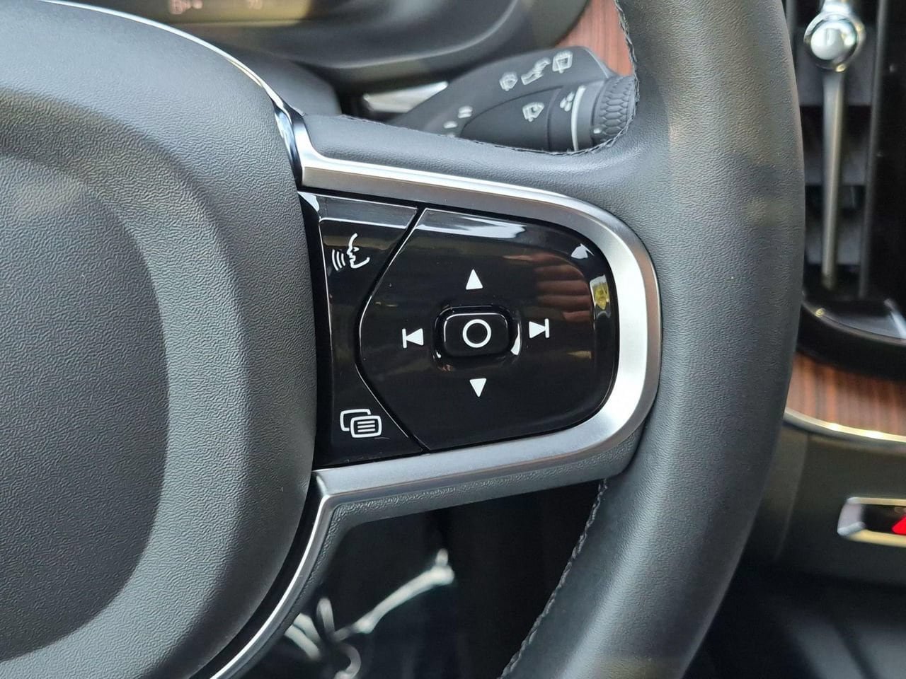 Certified 2024 Volvo XC60 T8 Plus AWD/4WD image 15
