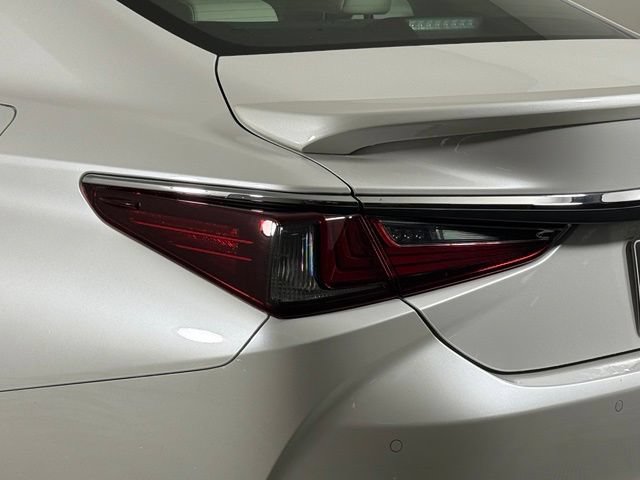 Certified 2025 Lexus ES 300h w/ Premium Package FWD image 18