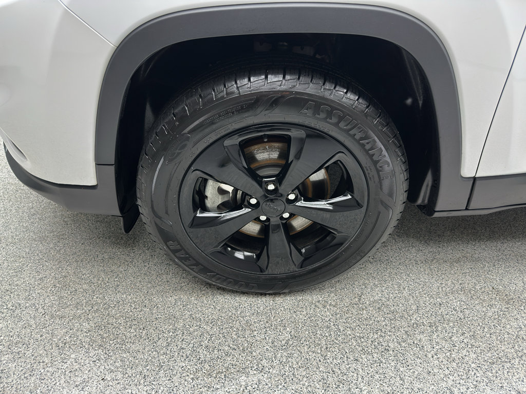 Used 2019 Jeep Cherokee Latitude Plus AWD/4WD image 7