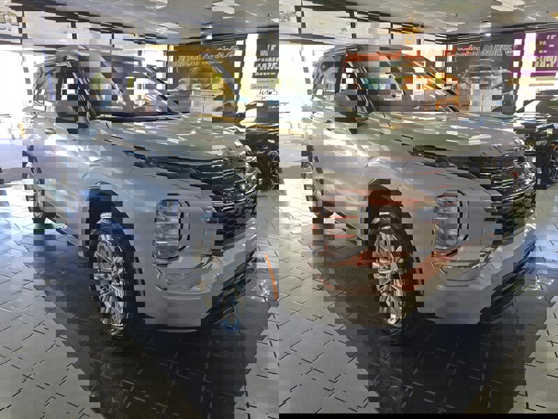 Used 2024 Mitsubishi Outlander ES image 3