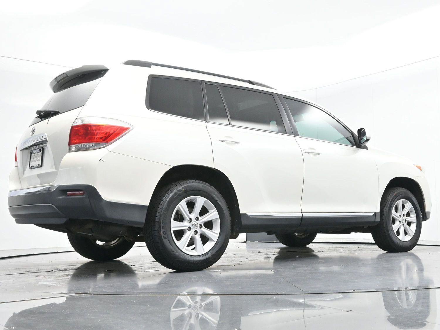 Used 2012 Toyota Highlander SE w/ Tow Pkg FWD image 49