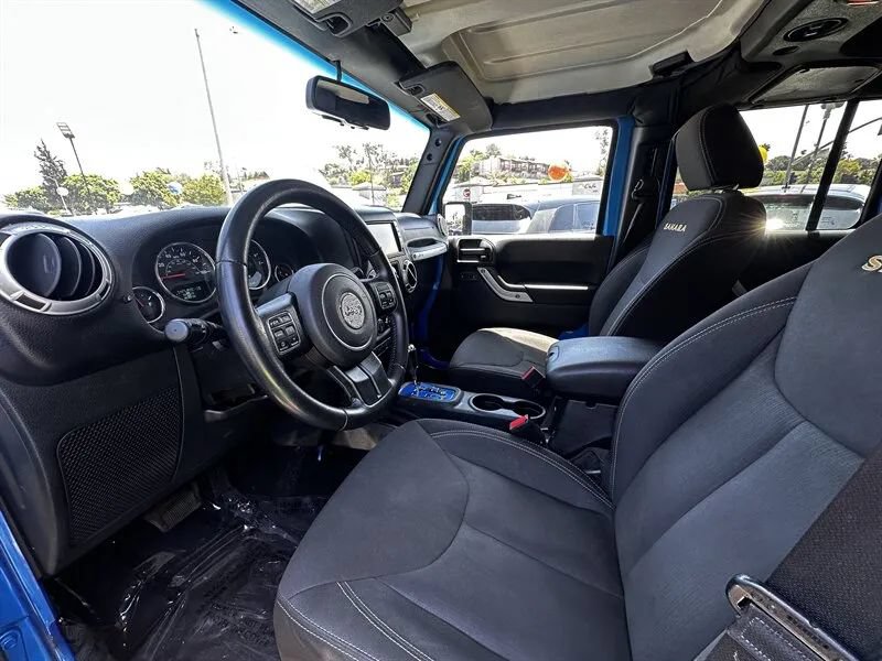 Used 2015 Jeep Wrangler Unlimited Sahara w/ Connectivity Group AWD/4WD image 30