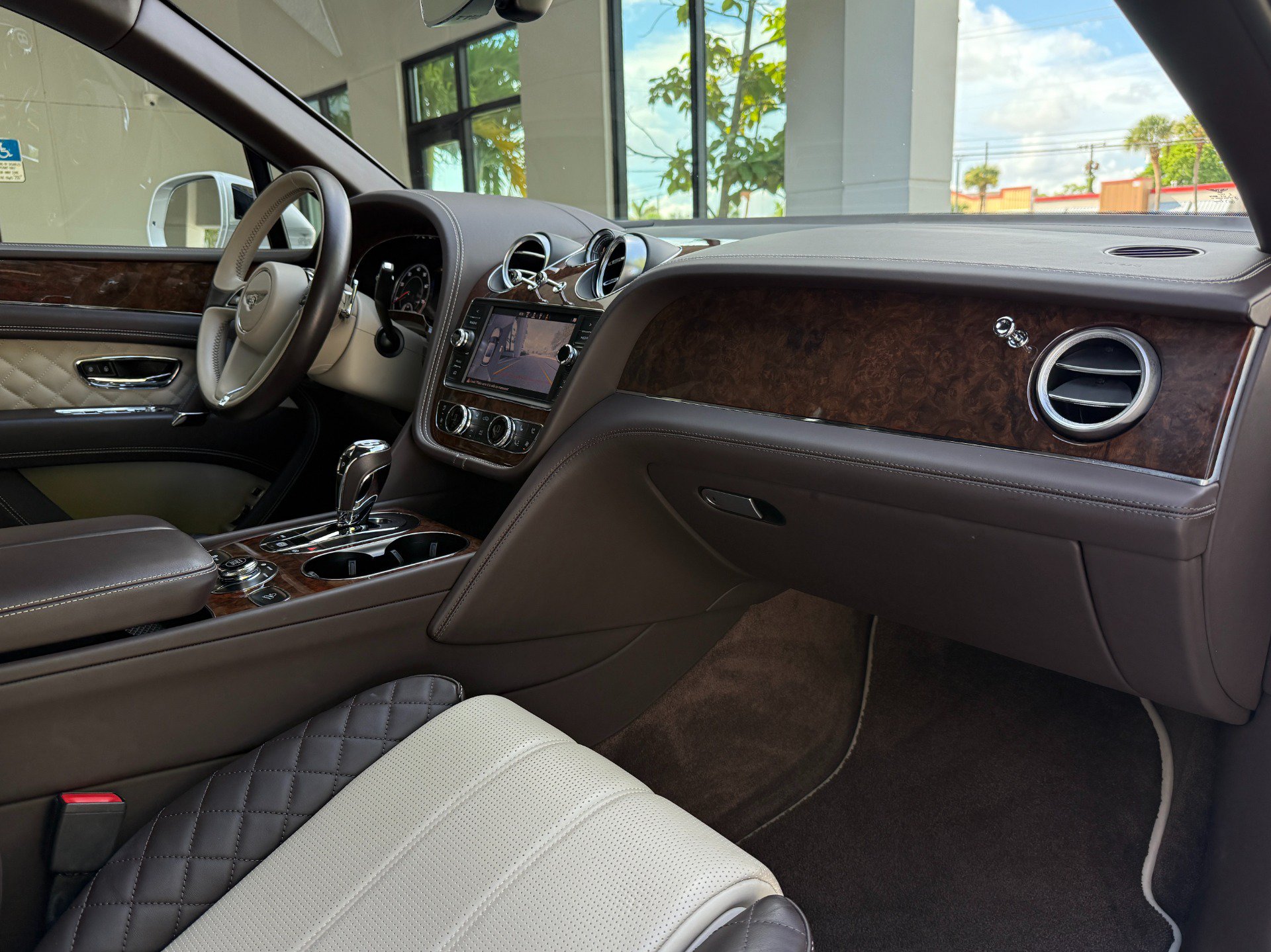 Used 2019 Bentley Bentayga AWD/4WD image 31