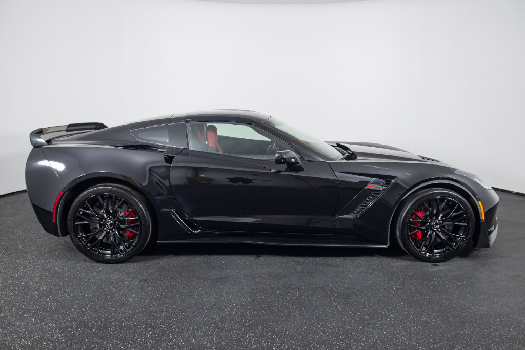 Used 2015 Chevrolet Corvette Z06 w/ 3LZ Preferred Equipment Group RWD image 19