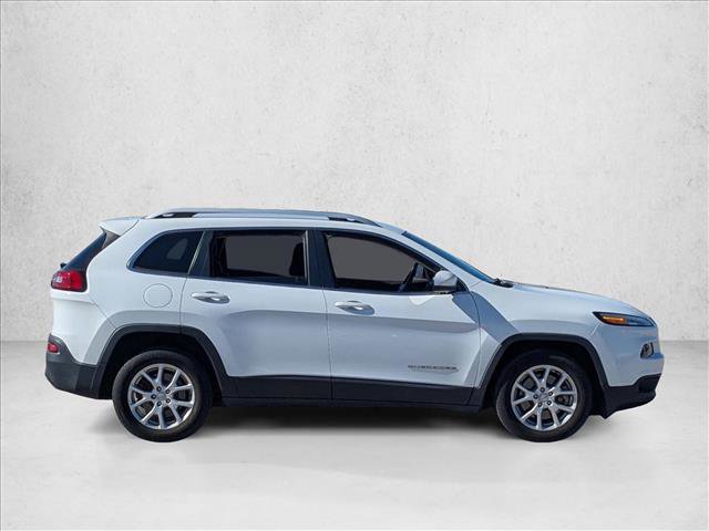 Used 2016 Jeep Cherokee Latitude image 4