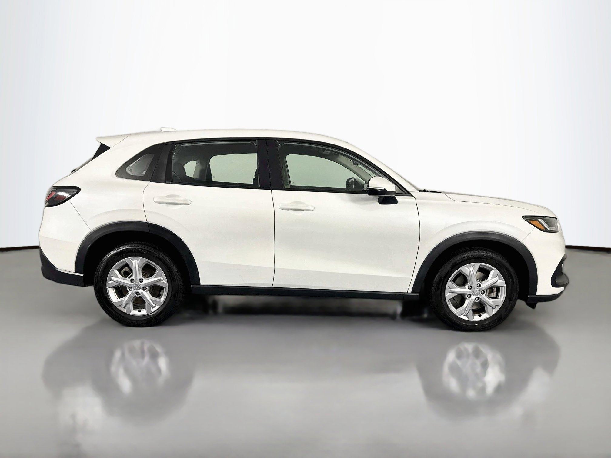 Certified 2023 Honda HR-V LX image 4