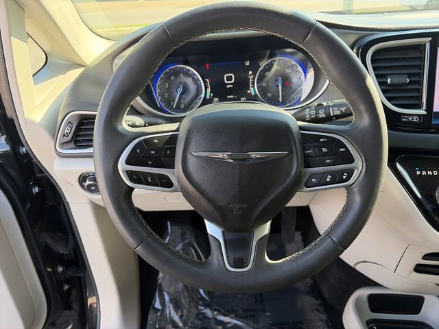 Used 2022 Chrysler Pacifica Touring-L FWD image 27