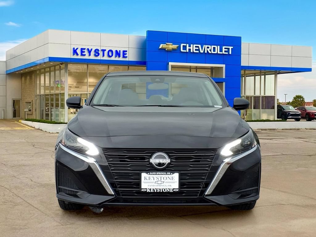 Used 2025 Nissan Altima 2.5 SV FWD image 2