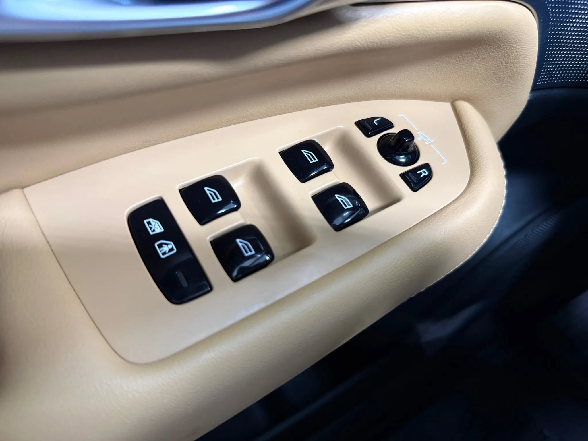 Used 2021 Volvo XC90 T6 Inscription w/ Advanced Package image 32