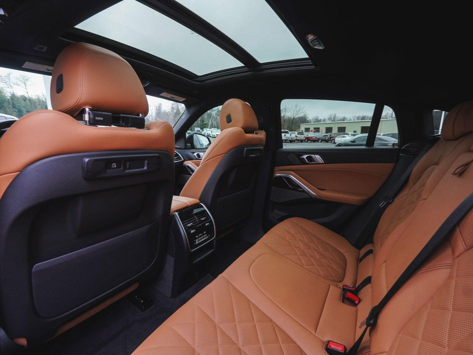 Used 2023 BMW X6 xDrive40i w/ M Sport Package image 30