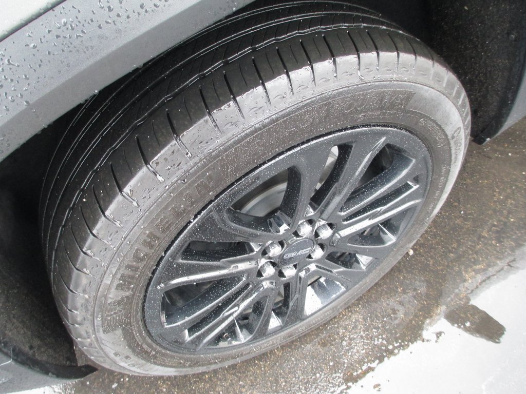 Used 2023 GMC Acadia SLE w/ Driver Convenience Package image 13