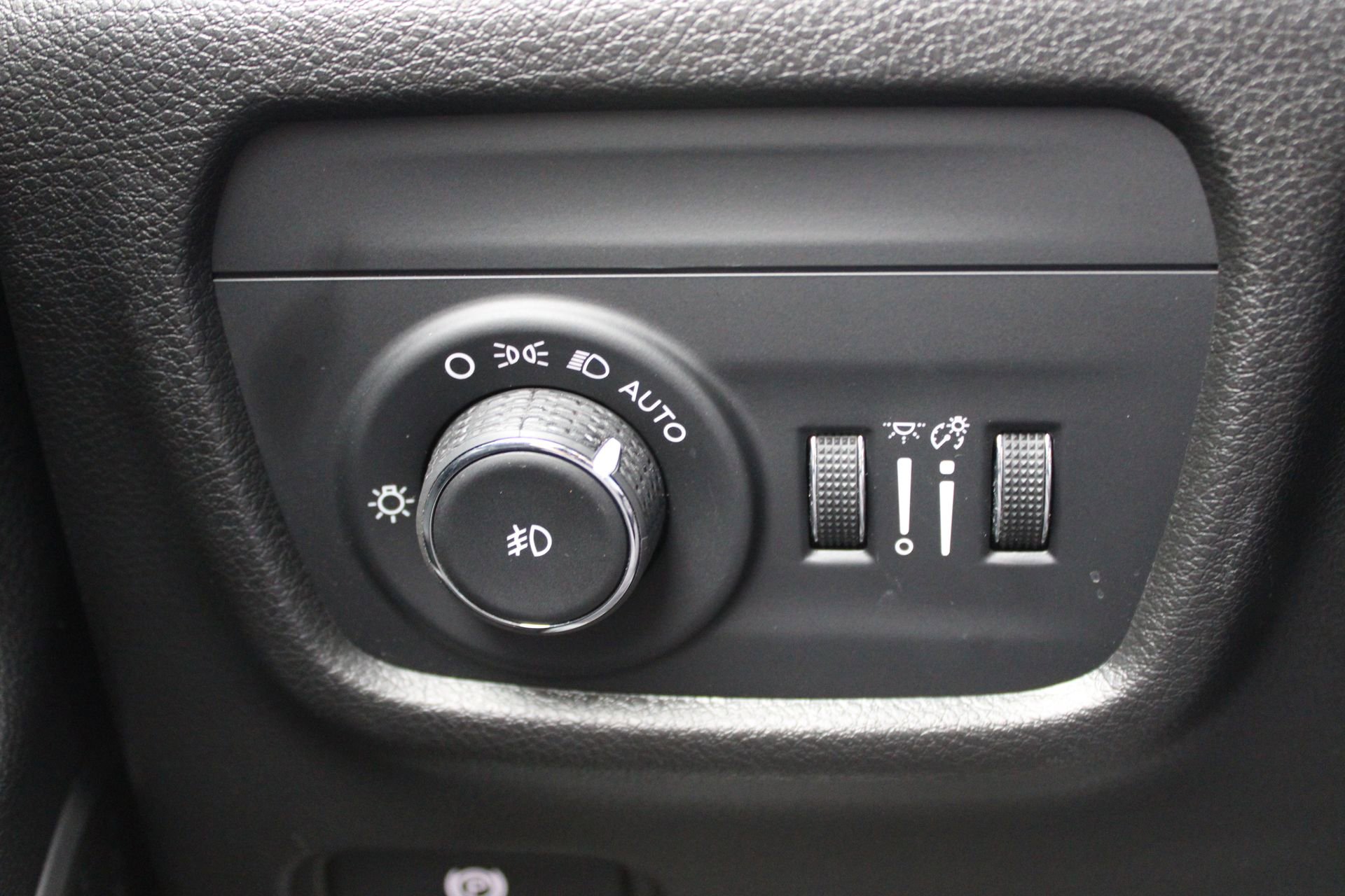 Used 2022 Jeep Grand Cherokee Limited image 23