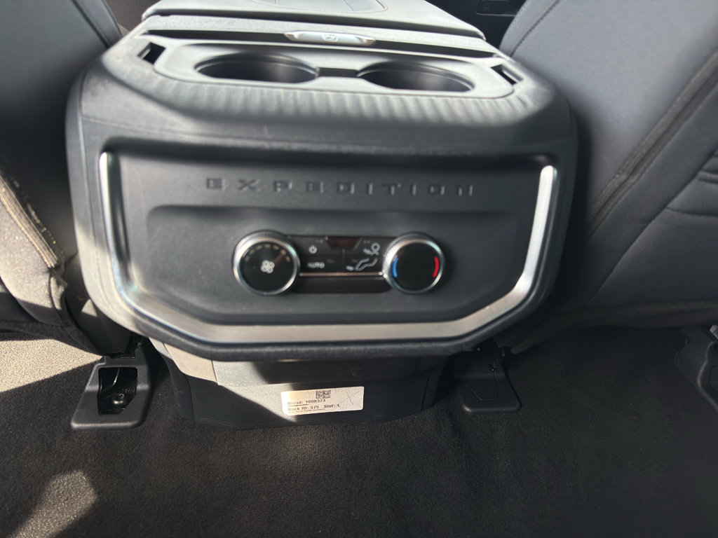 Used 2025 Ford Expedition Active AWD/4WD image 16