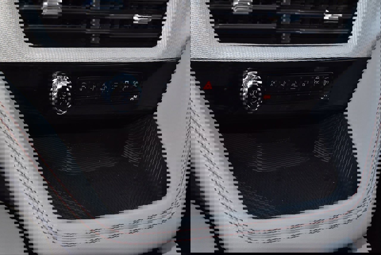 Certified 2025 Ford Explorer Active w/ Active Comfort Package image 30