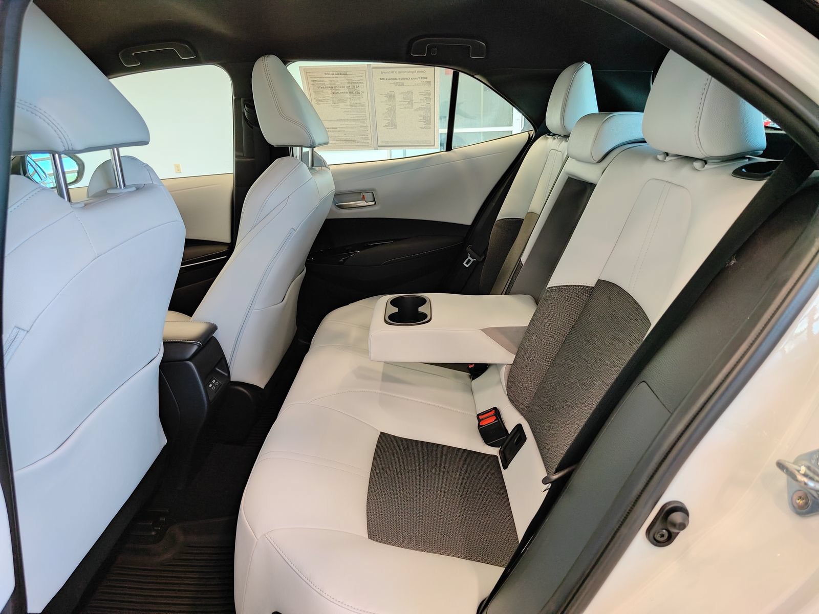 Used 2025 Toyota Corolla XSE FWD image 13