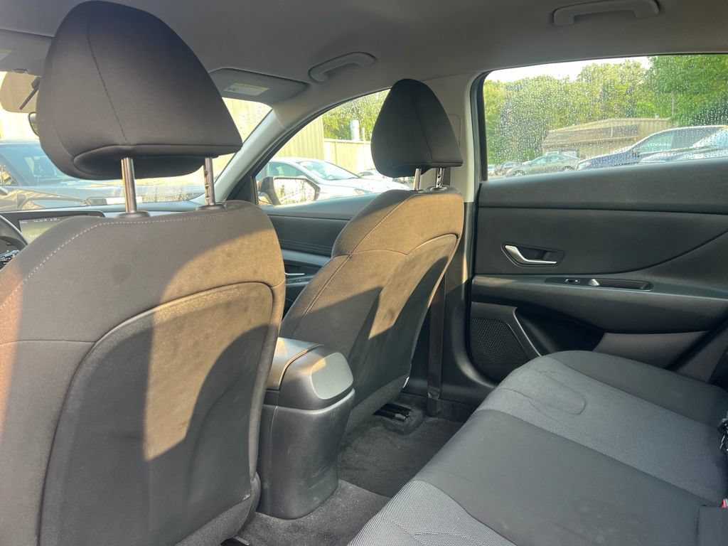 Used 2023 Hyundai Elantra SE FWD image 9