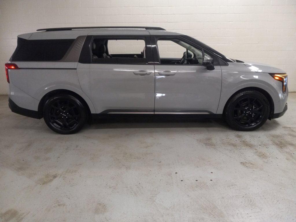 Used 2025 Kia Carnival SX image 2