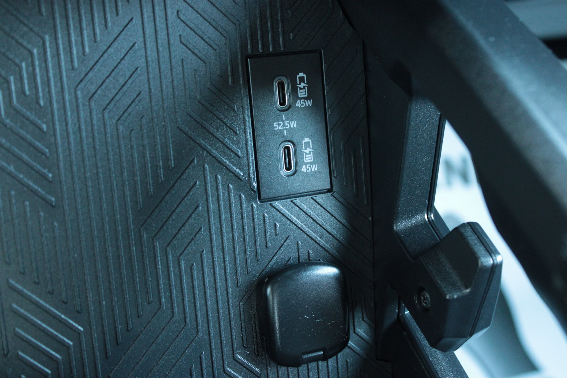 Used 2024 Toyota Tacoma SR AWD/4WD image 41