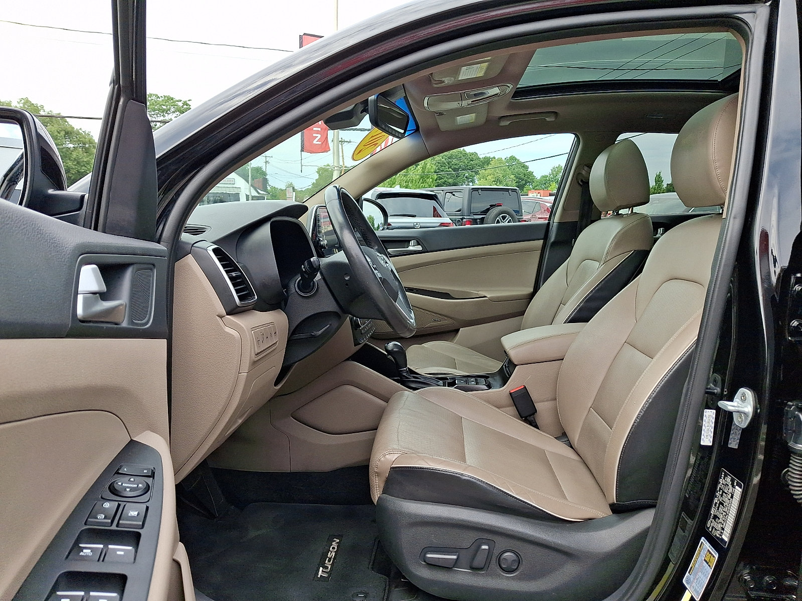 Used 2019 Hyundai Tucson Ultimate w/ Cargo Package FWD image 15