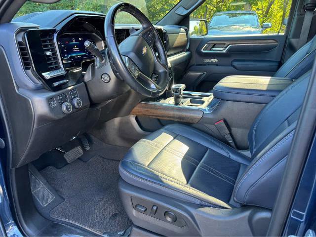 Used 2023 Chevrolet Silverado 1500 High Country w/ Technology Package image 12