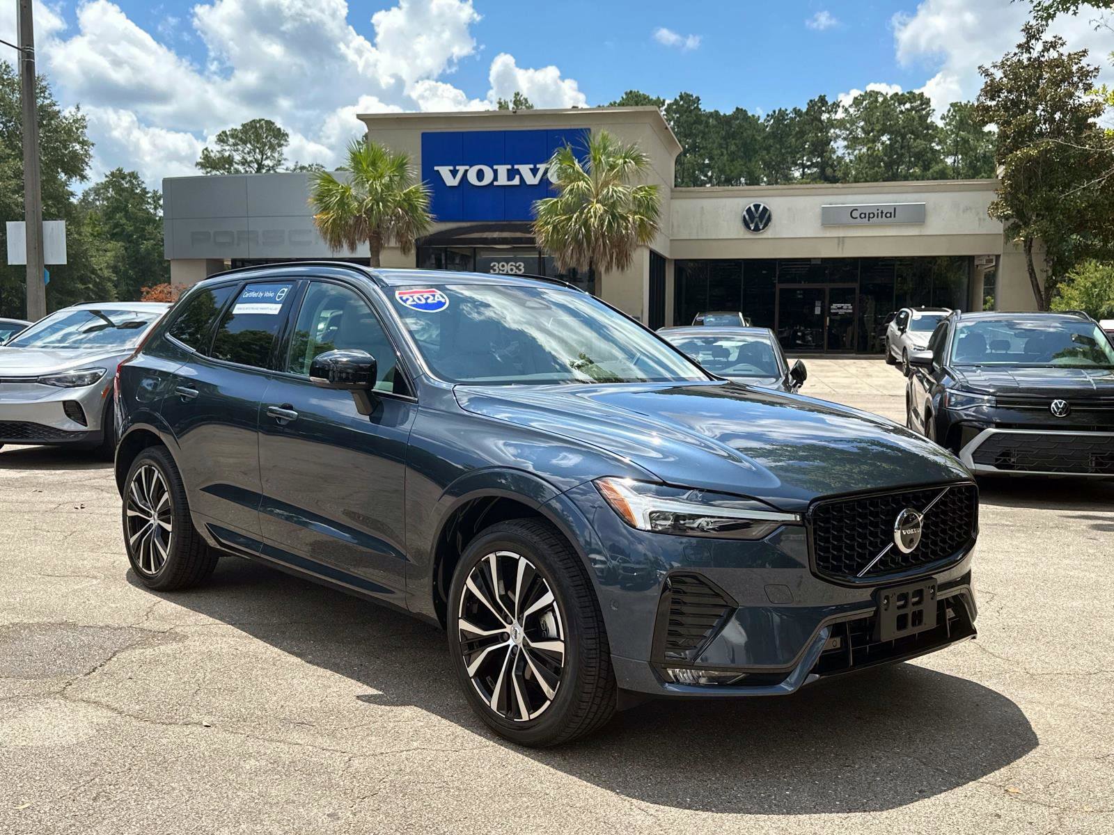 Certified 2024 Volvo XC60 B5 Plus image 1
