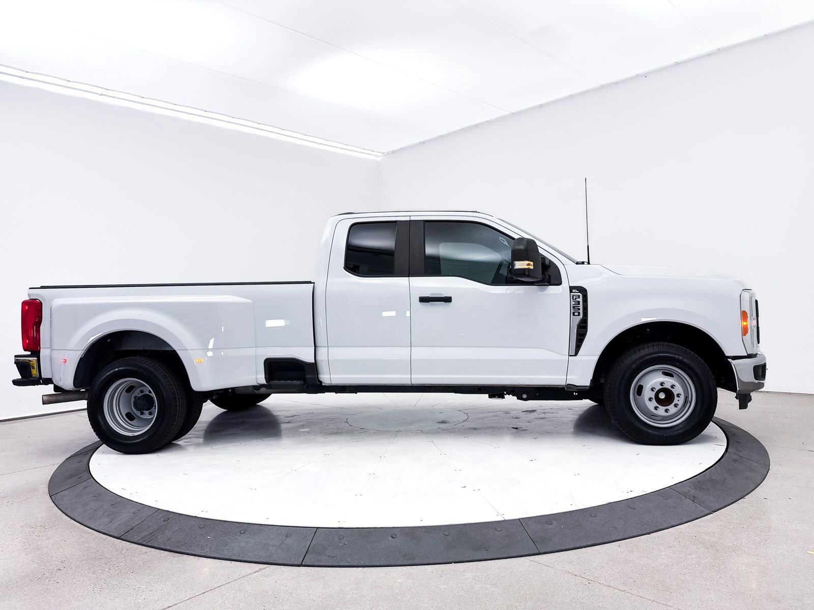 Used 2023 Ford F350 XL w/ XL Chrome Package image 35