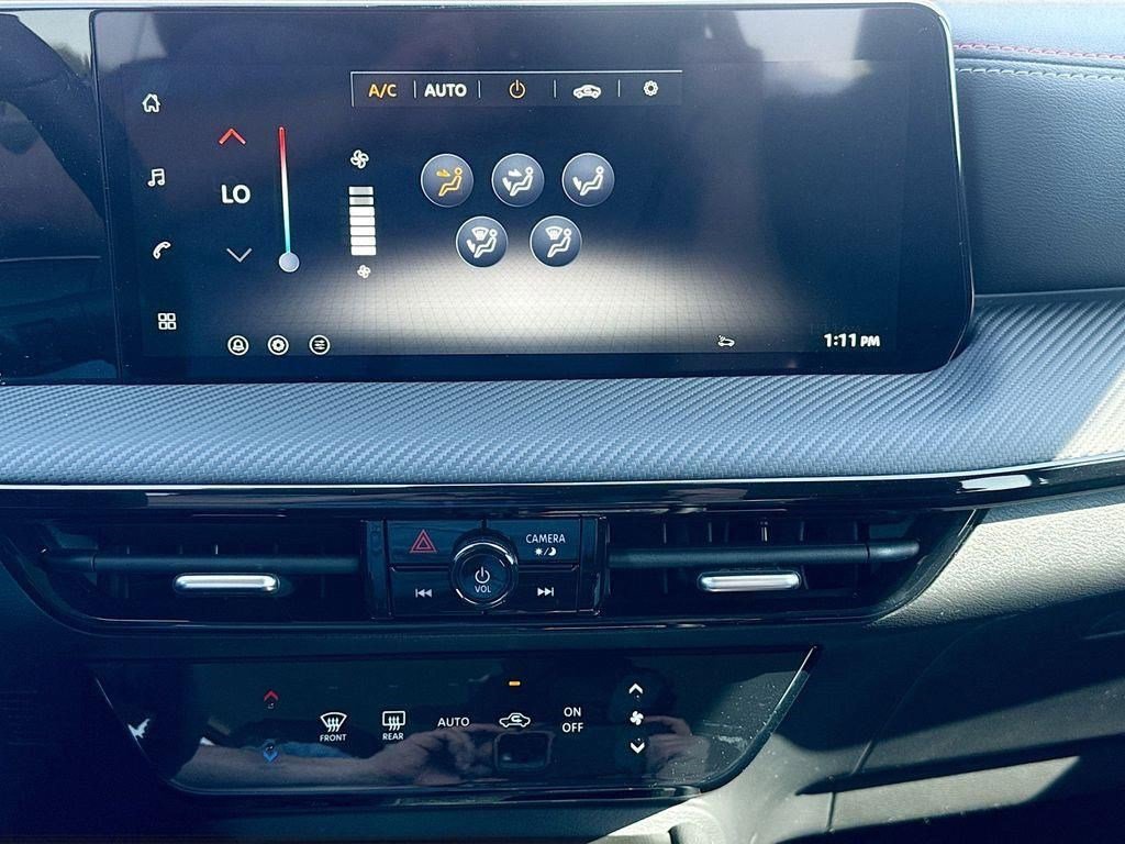 New 2026 Nissan Kicks SR w/ Illumination Package FWD image 15