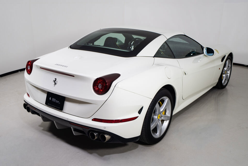 Used 2017 Ferrari California T RWD image 12