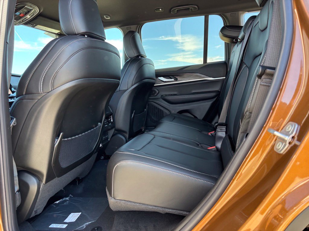 New 2027 Jeep Grand Cherokee Limited AWD/4WD image 20