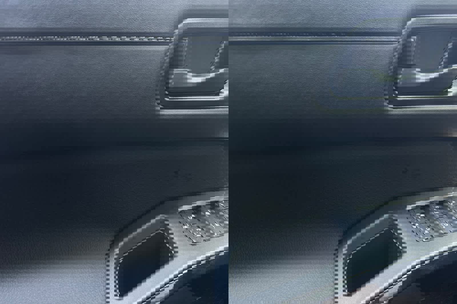 New 2025 Nissan Pathfinder SV image 13