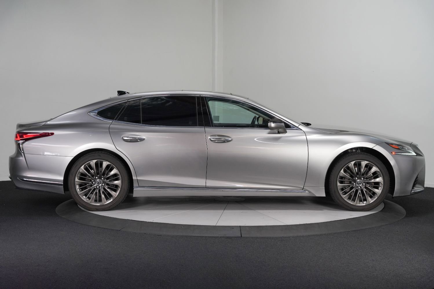 Used 2018 Lexus LS 500 w/ Luxury Package image 9
