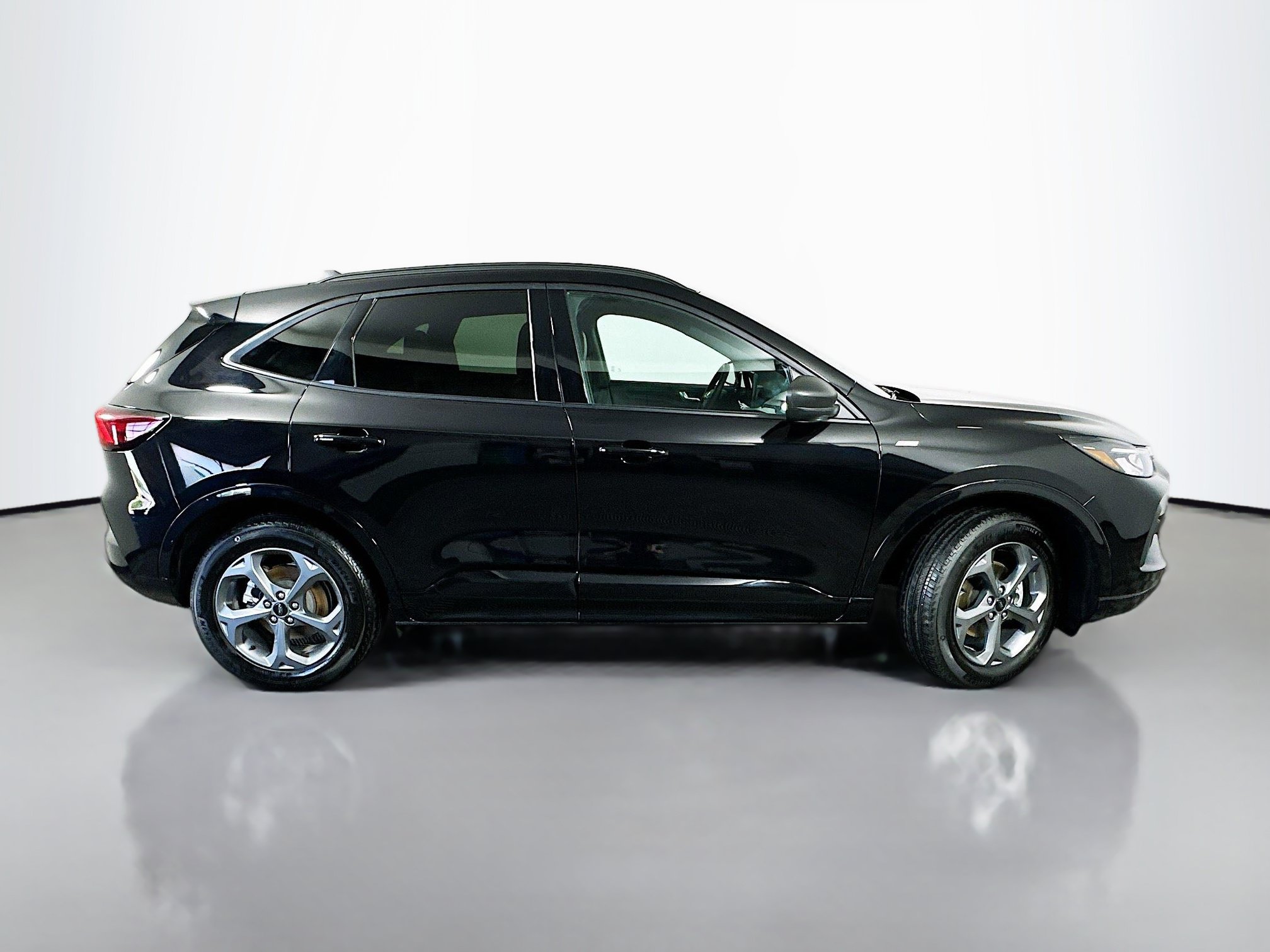 Used 2024 Ford Escape ST-Line w/ Tech Pack #1 AWD/4WD image 8