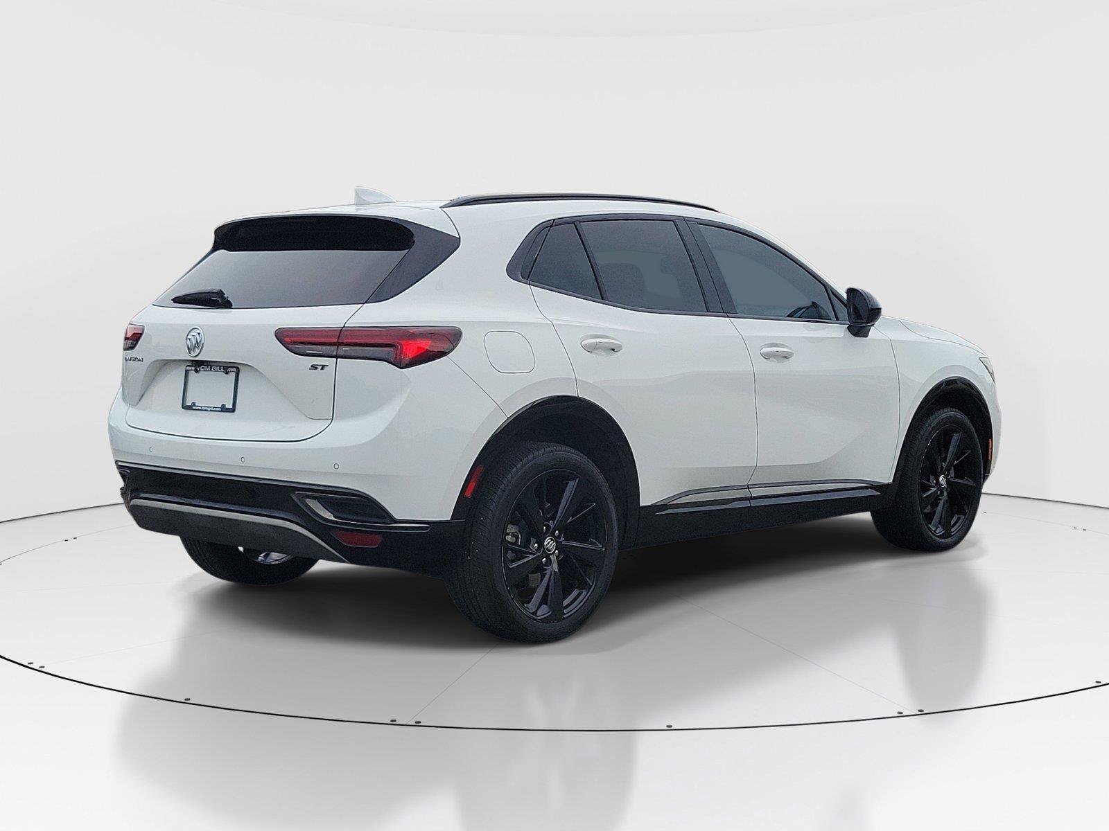 Used 2022 Buick Envision Essence w/ Technology Package I FWD image 4