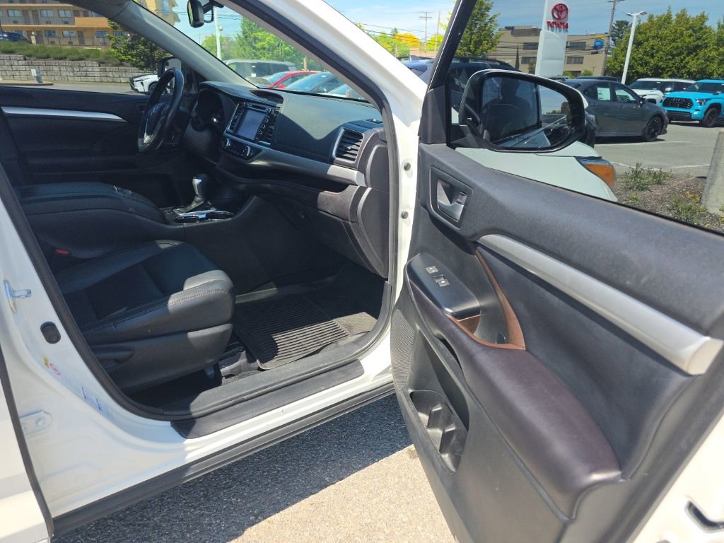 Used 2016 Toyota Highlander XLE AWD/4WD image 8