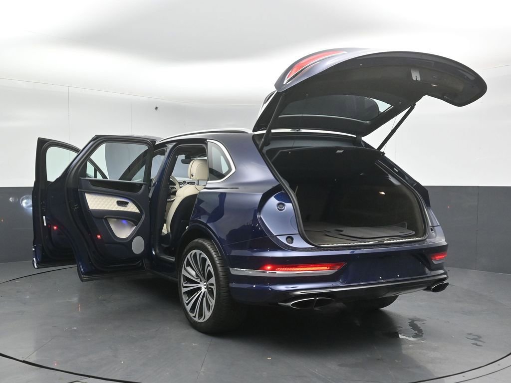 Used 2021 Bentley Bentayga image 55