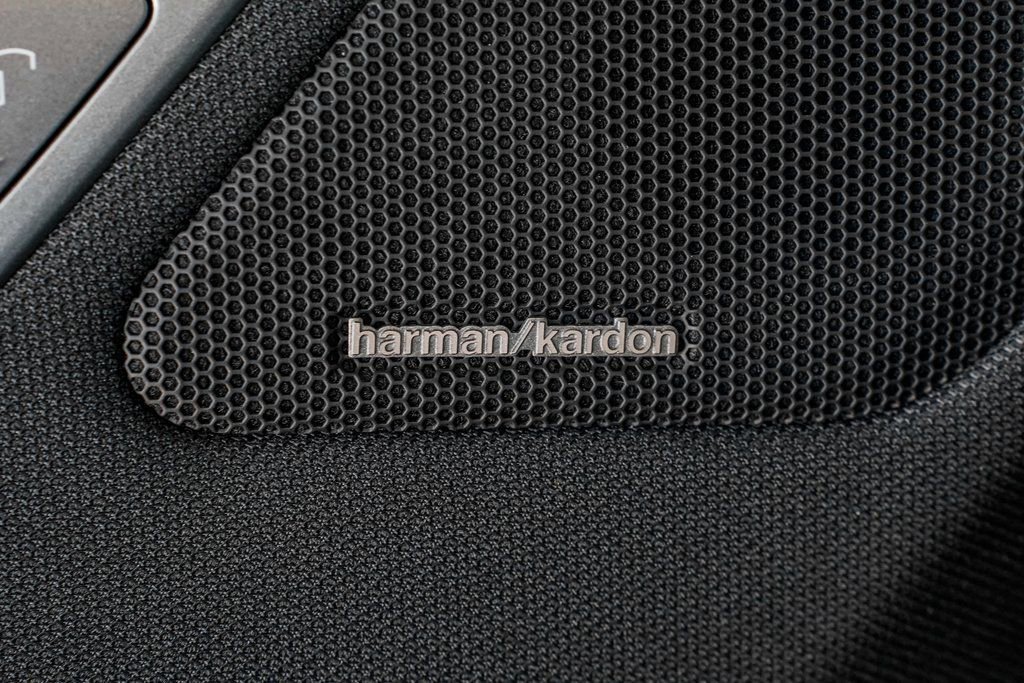 Used 2025 BMW iX xDrive50 w/ Premium Package image 11