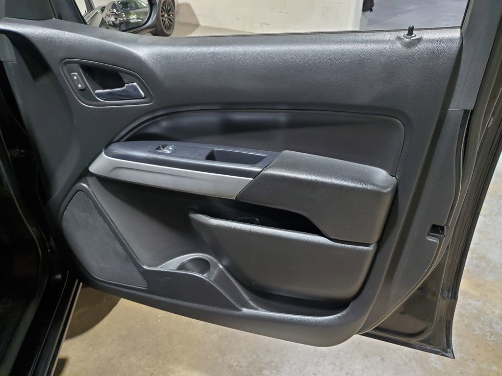 Used 2020 Chevrolet Colorado LT w/ Safety Package RWD image 15
