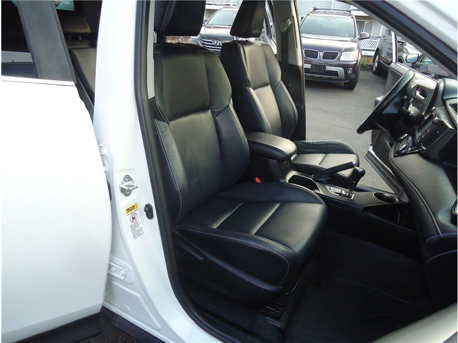 Used 2015 Toyota RAV4 Limited w/ Technology Package AWD/4WD image 17