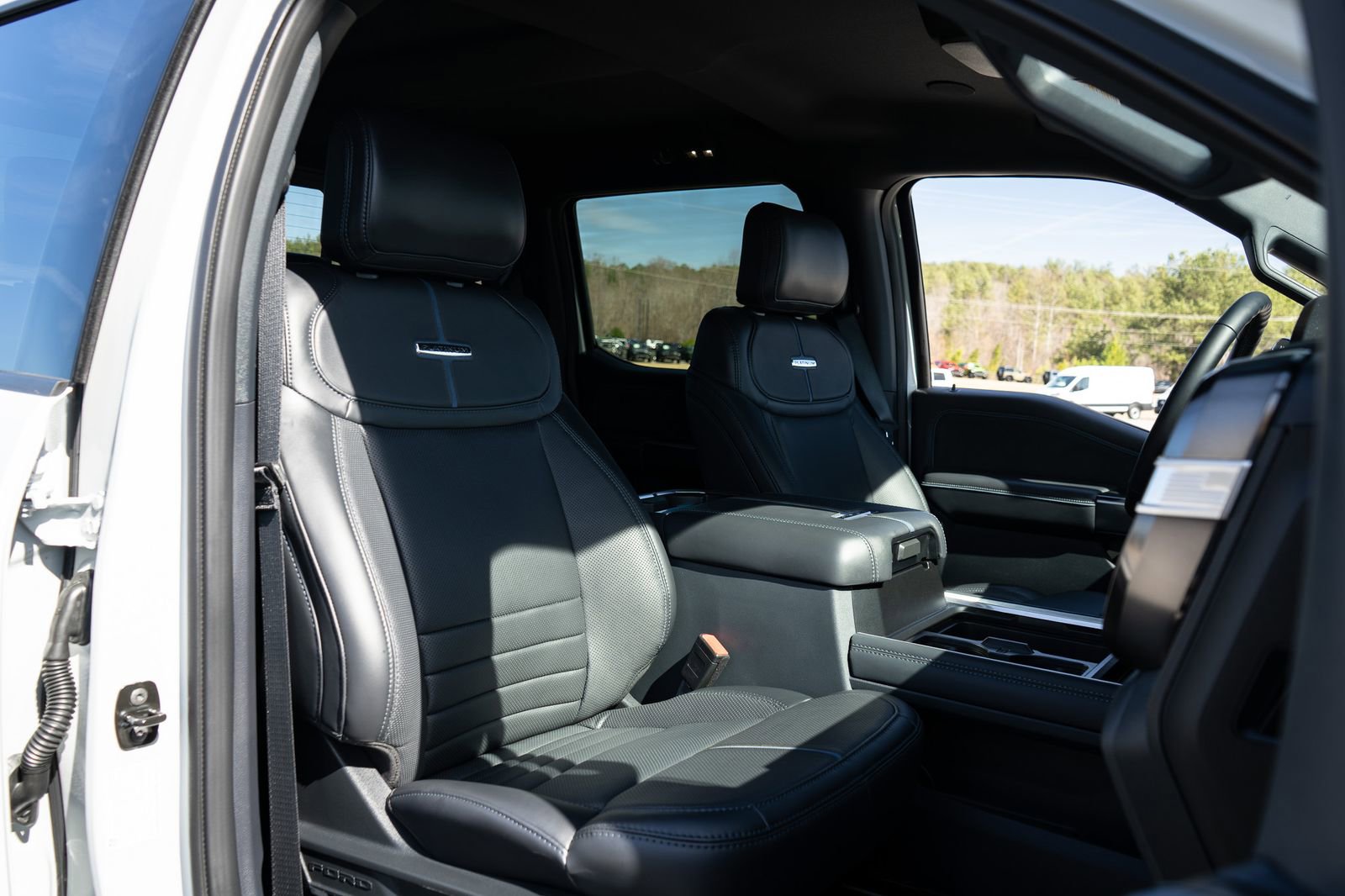 Used 2026 Ford F450 Platinum w/ FX4 Off-Road Package image 43