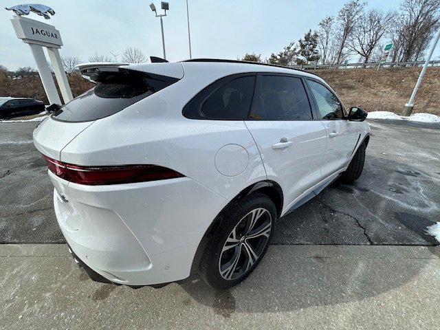 New 2025 Jaguar F-PACE SVR image 6