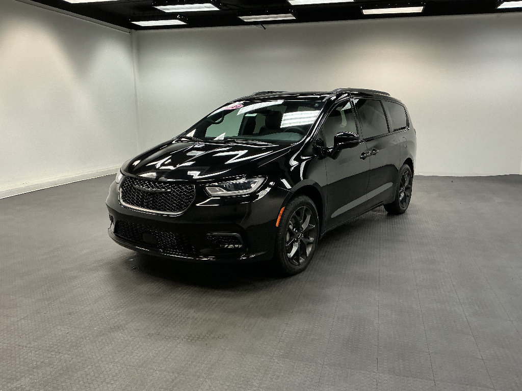 Used 2024 Chrysler Pacifica Limited w/ S Appearance Package
