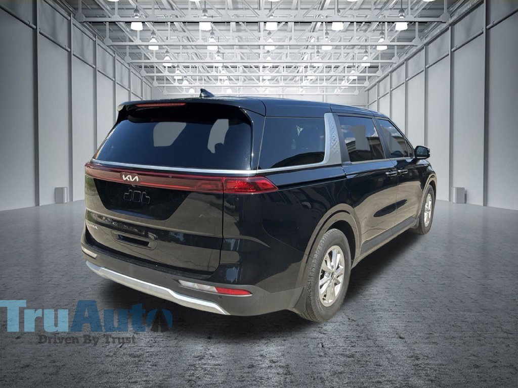 Used 2023 Kia Carnival LX FWD image 8