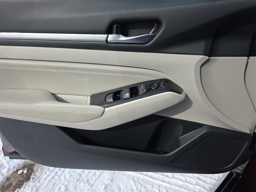 Used 2023 Nissan Altima 2.5 SV w/ SV Premium Package image 27