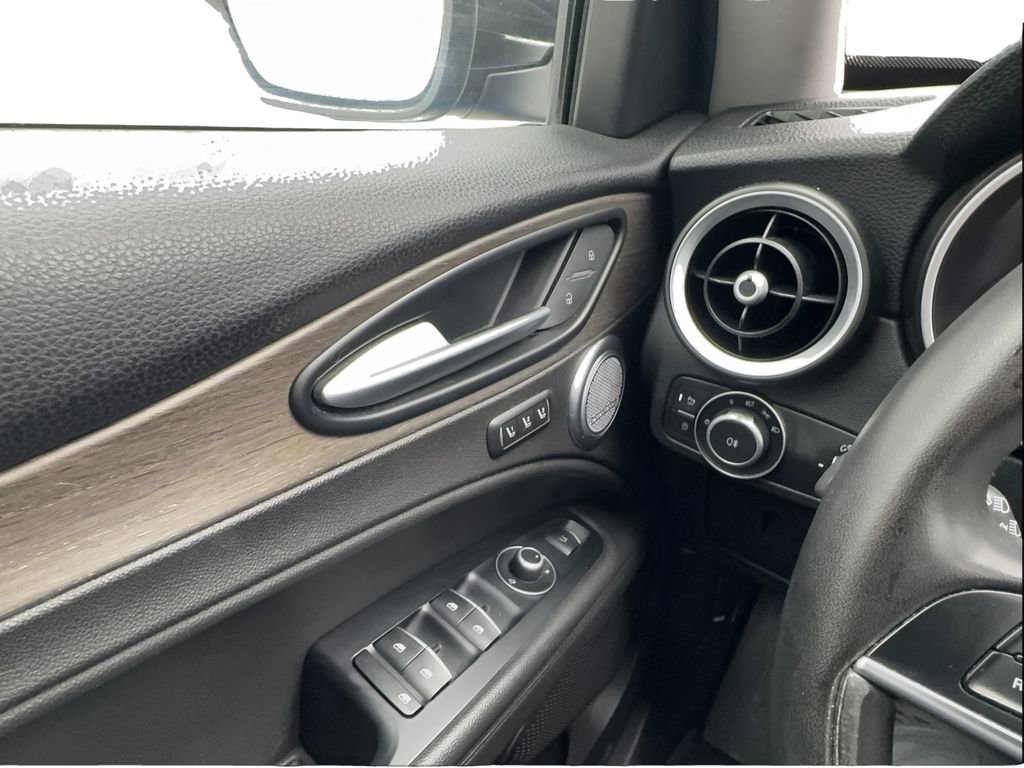 Used 2019 Alfa Romeo Stelvio Ti w/ Nero Edizione image 45
