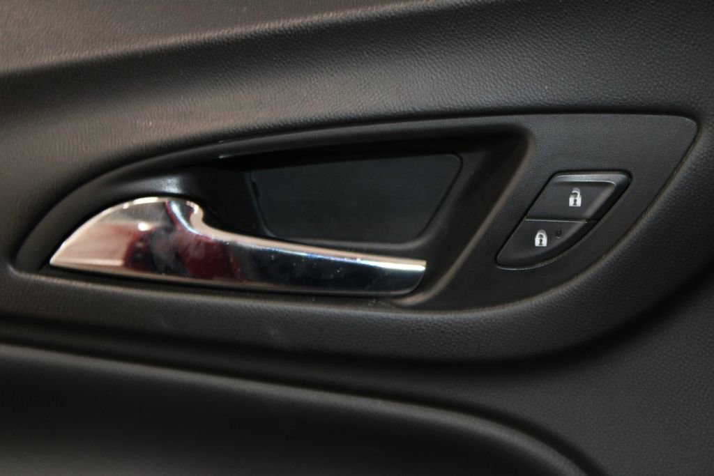 Used 2018 Chevrolet Equinox LT AWD/4WD image 22