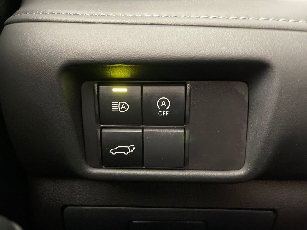 Used 2024 Toyota Highlander XLE AWD/4WD image 28